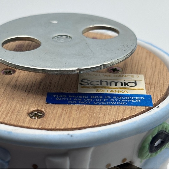 Vintage Porcelain Kitty Cucumber Schmid "Shall We Dance" Music Box - Picture 5 of 12